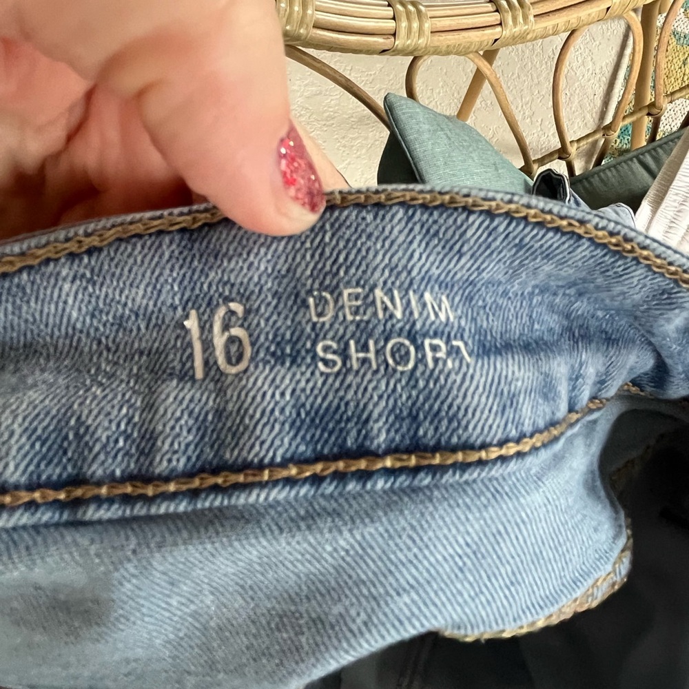 A.n.a ~ Denim Fringe Women Shorts - Picture 3 of 3